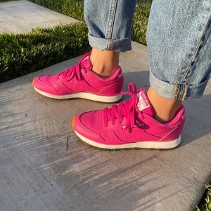Cute pink Reebok sneaker. Size 6.5 women.